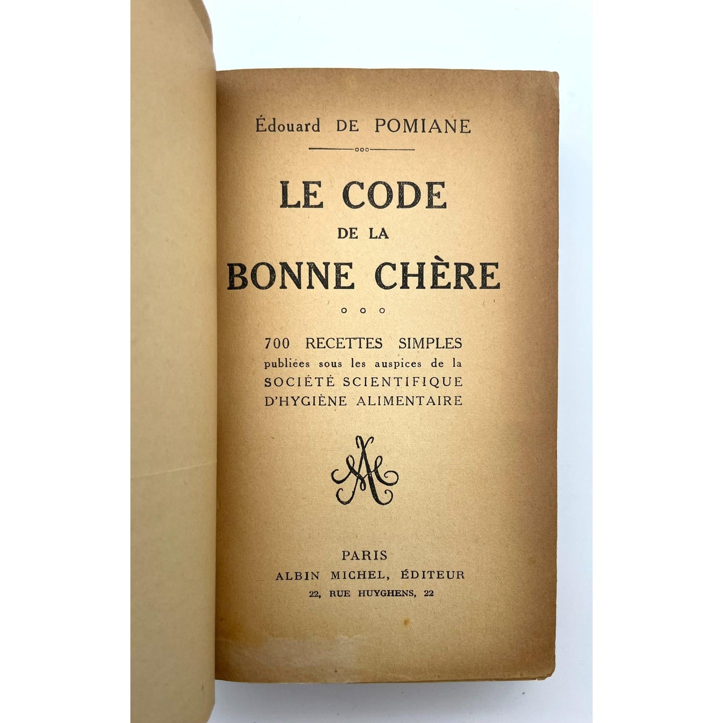 Le Code de la bonne chère: 700 recettes simples publiées sous les auspices de la Société scientifique d'hygiène alimentaire